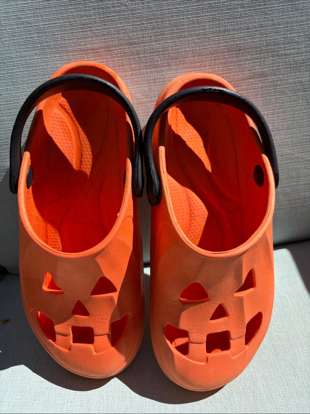 Adorable Kids Orange croc lookalike clog Shoes - Pumpkin Jack-O'-Lantern sz 2